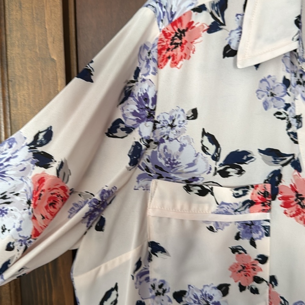 Candie’s Floral Long Sleeve Button Down Blouse - Picture 2 of 9